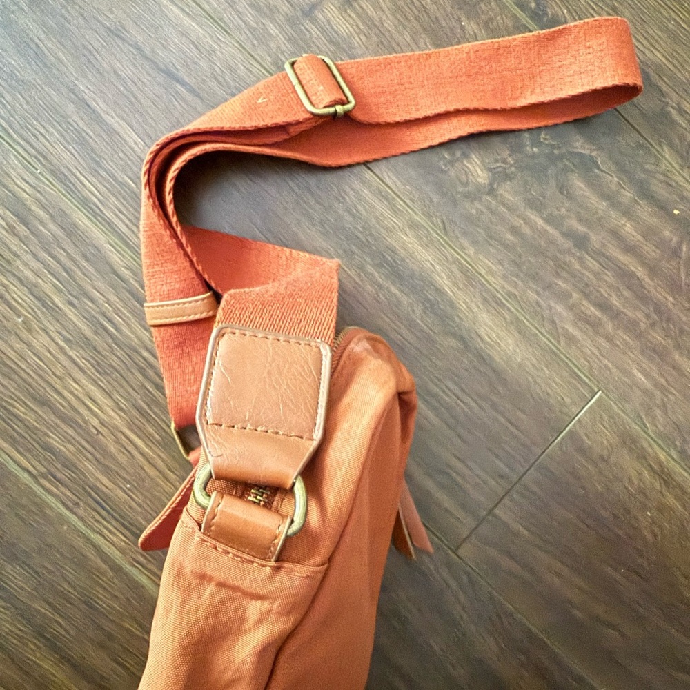 UNIVERSAL THREAD (by Target) crossbody bag, NWOT. Burnt orange. - Picture 4 of 6